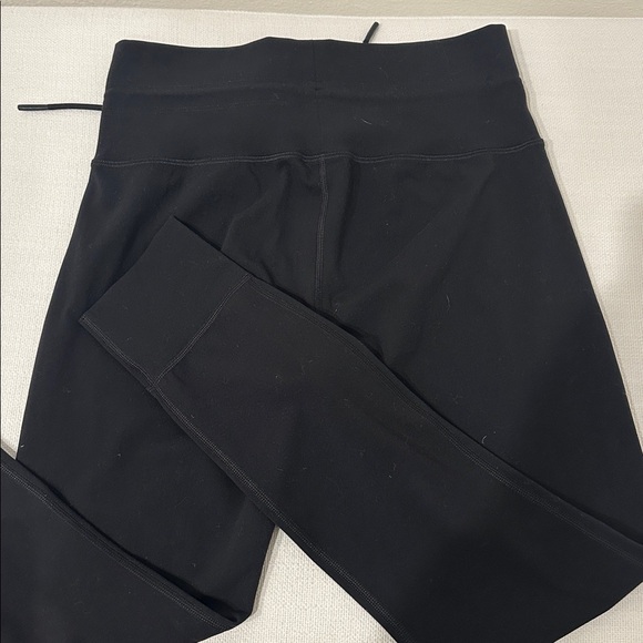 Vuori Black Daily Leggings with drawstring - Picture 6 of 8